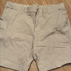 Columbia Sportswear Company Men's Tan Shorts, Size 42